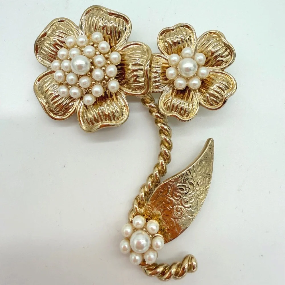 Butler & Wilson‎ Gold Floral Brooch Faux Pearl Cluster Statement Designer Pin